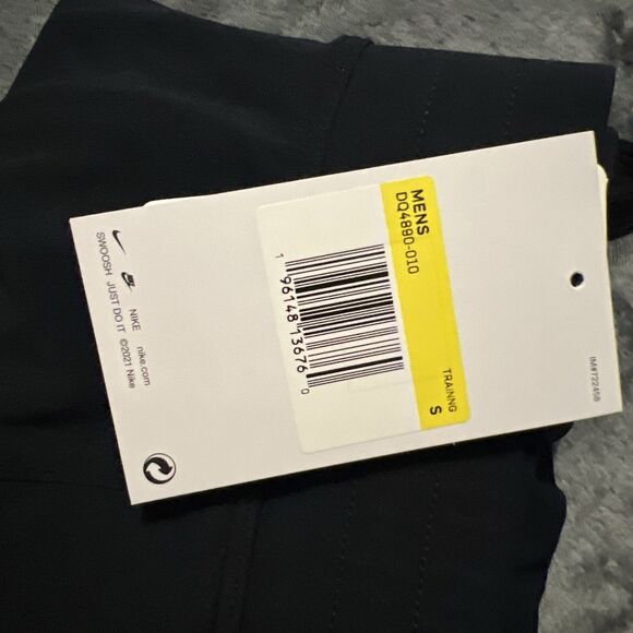 SMALL Nike Yoga Dri-FIT Tight Black Shorts DQ4890-010 Mens - Picture 7 of 7